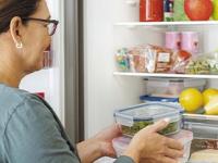 ९० टक्के महिलांना माहितीच नाही फ्रिजचा 'असा'ही वापर होऊ शकतो! फ्रिजचे ५ भन्नाट उपयोग - Marathi News | amazing home hacks using refrigerator, amazing tricks of using fridge for different remedies | Latest sakhi Photos at Lokmat.com