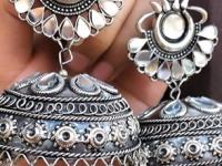 नवरात्रात फक्त ‘हे’८ प्रकारचे झुमके घाला, डिझाइन्स पाहून सगळे म्हणतील-क्या झुमका!! पाहा फोटो - Marathi News | Attractive multi Jhumka traditional, best' for Navratri dandiya Earrings | Latest sakhi Photos at Lokmat.com