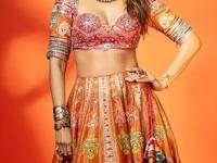 दांडिया-गरबा नाईटला आकर्षक दिसायचंय? ट्राय करा 'हे' ७ घागरा चोली लुक्स; दिसाल स्टायलिश - हटके - Marathi News | 7 Easy Ways Girls Can wear Lehenga - Choli Look Super Pretty This Navratri | Latest sakhi Photos at Lokmat.com