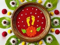 नैवेद्याच्या-जेवणाच्या ताटापुढे काढा सुबक रांगोळी; पाहा सोप्या-सुंदर डिझाईन्स... - Marathi News | Navratri special rangoli designs around plate :Draw a beautiful rangoli before the offering-meal plate; Check out the simple-to-pretty designs… | Latest sakhi Photos at Lokmat.com