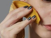 कशाला हवेत महागडे डी- टॅन आणि फेसपॅक? केळीचे साल घेऊन 'हा' उपाय करा- चेहरा चमकेल - Marathi News | best remedy for glowing skin using banana peel, banana face pack for radiant glow, how to make your skin shine naturally | Latest sakhi Photos at Lokmat.com