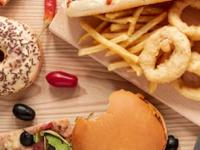 सामोसा-गुलाबजाम खाल्ले भरपूर तर तेवढ्या कॅलरी जाळायला तुम्हाला किती चालावं लागेल, माहिती आहे? - Marathi News | How Long Do You Need To Walk To Burn Off Your Favourite Foods How Many Steps To Burn Your Favourite Junk Food How Much Exercise To Burn Off Junk Food | Latest sakhi Photos at Lokmat.com