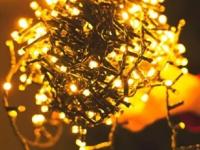 दिवाळीत सजावटीसाठी लावलेल्या लाईट्सच्या माळांचा गुंता होऊ नये म्हणून ८ टिप्स, सजावट होईल छान! - Marathi News | How To Prevent Diwali Lights From Getting Tangled Diwali Light Hacks 8 Simple Tricks To Keep Your Lights Untangled How to Stop Fairy Lights from Tangling | Latest sakhi Photos at Lokmat.com