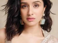 दिवाळीत हवाय सेलिब्रिटींसारखा परफेक्ट मेकअप, ९ टिप्स, दिसाल सुंदर, येईल फेस्टिव्ह लूक! - Marathi News | Tips To Do Celebrity Like Makeup On Diwali Celebrity Like Diwali Makeup Look | Latest sakhi Photos at Lokmat.com