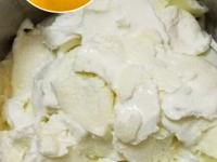 तुपासाठी साय साठवताना लक्षात ठेवा ६ गोष्टी, साय खराब होणार नाही, तूपही निघेल भरपूर... - Marathi News | Store Malai Like This To Keep It Fresh For Long how to preserve fresh malai for about a week in a freezer for making ghee | Latest sakhi Photos at Lokmat.com