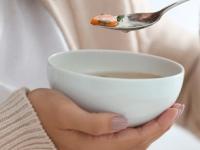 रात्री गारेगार थंडीत प्या गरमागरम सूप! हिवाळ्यात ताकद देणारे ५ सूप, पाहा रेसिपी-उबदार आणि चविष्ट - Marathi News | best 5 winter special soup, easy and simple soup recipe, best soup for winter | Latest sakhi Photos at Lokmat.com