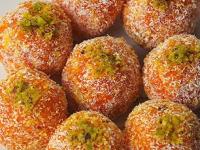 कडाक्याच्या थंडीत खा ८ पैकी १ पौष्टीक लाडू; हाडं होतील बळकट; केस - त्वचा आणि शरीरही राहील धडधाकट - Marathi News | 8 Laddoos to Eat for Healthy Bones and Good Health in Winter | Latest sakhi Photos at Lokmat.com