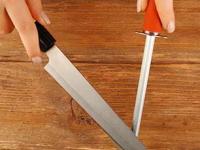 चक्कू छुरिया तेज करा लो, ते ही घरच्याघरी ! ८ ट्रिक्स- सुरी होईल धारदार तेज... - Marathi News | The best way to sharpen a kitchen knife Tricks To Sharpen Kitchen Knife With Waste Products At Home How To Sharpen A Knife Without A Sharpener | Latest sakhi Photos at Lokmat.com