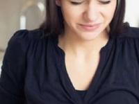 कांदा चिरताना डोळ्याला पाण्याच्या धारा? ८ टिप्स, कांदा चिरताना डोळ्यात एक थेंब पाणी येणार नाही - Marathi News | How to Actually Prevent Tears When Chopping Onions How to Chop Onions Without Tears 8 Tips How to Cut Onions Without Crying | Latest sakhi Photos at Lokmat.com