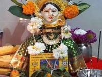 मार्गशीर्ष गुरुवार: देवीच्या पूजेसाठी चटकन करा आकर्षक सजावट! पूजेचा उत्साह वाढून प्रसन्न वाटेल - Marathi News | Margashirsha guruvar pooja decoration ideas, simple an easy decoration tips for margashirsh guruvar Laxmi pooja | Latest sakhi Photos at Lokmat.com