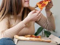 सावधान! झोपण्यापूर्वी 'हे' पदार्थ कधीही खाऊ किंवा पिऊ नका, कारण... - Marathi News | Foods you should never eat or drink before bedtime | Latest sakhi Photos at Lokmat.com