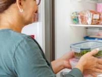 चुकूनही 'या' गोष्टी फ्रीजमध्ये ठेवू नका; खराब होतील, आरोग्यासाठी ठरतील धोकादायक - Marathi News | what should not to store in fridge | Latest sakhi Photos at Lokmat.com