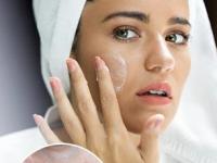 हिवाळ्यात त्वचेसाठी चुकूनही वापरु नयेत ६ गोष्टी, त्वचेतील ओलावा शोषला जाऊन होईल कोरडी... - Marathi News | 6 Things To Avoid While Doing Skin Care In Winters Do Not Apply These 6 Things On Your Skin In Winters Otherwise The Problem Of Dryness Will Increase | Latest sakhi Photos at Lokmat.com