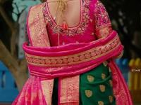 लग्नात नऊवारी नेसून मराठी साज करायचा? 'या' पद्धतीने घ्या शेला, दिसेल घरंदाज थाट! - Marathi News | traditional marathi nauvari look with shela, how to drape sheila with nauvari saree | Latest sakhi Photos at Lokmat.com