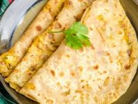 पराठे कोरडे - सुके होतात? ७ टिप्स, परफेक्ट सॉफ्ट - मऊमुलायम पराठ्यांसाठी लक्षात ठेवा... - Marathi News | easy tricks to make soft & fluffy paratha How to make soft Paratha 7 tips to make softer parathas How to make paratha softer | Latest sakhi Photos at Lokmat.com