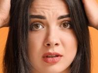 केस नॅचरली काळे करण्याचा सगळ्यात सोपा उपाय! मेहेंदी, डाय लावण्याची कटकटच नाही... - Marathi News | how to use trifala churn for getting black hair, natural hair colour for getting black hair | Latest sakhi Photos at Lokmat.com