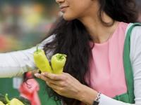 भाजी विकत घेताना कसं ओळखाल भाजी ताजी आहे की नाही? ७ सोप्या युक्त्या, फसगत शक्यच नाही - Marathi News | how to identify fresh vegetables see these 7 tricks | Latest sakhi Photos at Lokmat.com