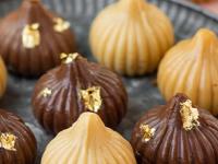 मोदकांचे हे १० प्रकार तुम्हाला माहिती आहेत का? पाहा आणि तुमच्या आवडीचा मोदक लगेच खा.. - Marathi News | 10 Types Of Modak - Colorful And Delicious | Latest sakhi Photos at Lokmat.com