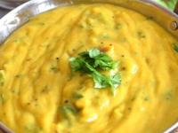 अस्सल मराठी चवीच्या झणझणीत पिठल्याचे पाहा ५ प्रकार, शेवग्याच्या शेंगांचं आणि शेंगदाण्याचं पिठलं आणि.. - Marathi News | 5 different types of maharashrian besan, how to make pithla or besan, maharashtrian pithala traditional recipe | Latest sakhi Photos at Lokmat.com