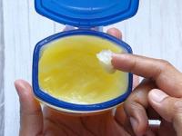 पेट्रोलियम जेली फक्त ओठांनाच लावता? घरातली ‘ही’ कामंही जेलीनं होतील फटाफट... - Marathi News | Check Out 10 Amazing Uses Of Petroleum Jelly Top 10 Unexpected Uses Of Petroleum Jelly For Everyday 10 Unexpected Ways To Use Petroleum Jelly | Latest sakhi Photos at Lokmat.com