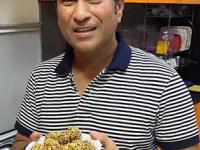 सचिन तेंडुलकरकडून शिका स्वयंपाक, पाहा सचिनने स्वत: केलेल्या पदार्थांचे खास व्हिडिओ आणि रेसिपी... - Marathi News | Sachin Tendulkar's Love for Food Sachin Tendulkar Talks About His Cooking Skills Foodie Sachin Tendulkar talks about his love for food | Latest sakhi Photos at Lokmat.com