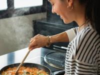 तेल मीठ मिरची वापरुन करा ५ भाज्या, डब्यासाठी झटपट चविष्ट भाज्या- नको मसाले नी वाटणघाटण! - Marathi News | Make 5 vegetables using oil, salt, and chili, quick and tasty vegetables | Latest sakhi Photos at Lokmat.com