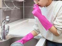 सिंकमधून नेहमीच खूप दुर्गंध येतो? बर्फाचा तुकडा घेऊन करा 'हा' उपाय- दुर्गंधी काही मिनिटांत गायब - Marathi News | how to get rid of bad smell or adour from sink, how to keep sink smell free, home hacks for sink cleaning, sink cleaning tips | Latest sakhi Photos at Lokmat.com