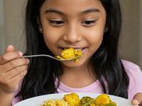 हे ७ पदार्थ मुले खातील आवडीने, त्यांना वाटेल चमचमीत आहेत मात्र पौष्टिक! - Marathi News | These 7 foods will be loved by children, delicious and nutritious | Latest sakhi Photos at Lokmat.com