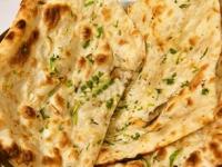 भारतात किती प्रकारच्या भाकरी-रोटी-पराठे-पुऱ्या खाल्ल्या जातात, हे पाहा! आकार आणि चवीचा चमत्कार.. - Marathi News | Look how many types of breads are eaten in India | Latest sakhi Photos at Lokmat.com