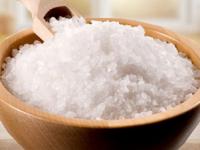 चवीपुरतं मीठ यापलिकडे मिठाचे ‘हे’ उपयोग तुम्हाला माहितीच नसतील, पाहा चिमूटभर मीठ अनेक कामं करते सोपे - Marathi News | 8 different salt hacks, how to use salt for cleaning, cleaning tips using salt, different uses of salt, how to use salt for removing different types of stains? | Latest sakhi Photos at Lokmat.com