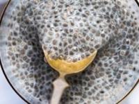 सब्जा उन्हाळ्यात शरीराला देतो थंडावा! खा प्या आणि चेहऱ्यालाही लावा सब्जा फेसपॅक, गारेगार जादू - Marathi News | Eat, drink and apply on the face too. chia seeds face pack, amazing magic | Latest sakhi Photos at Lokmat.com