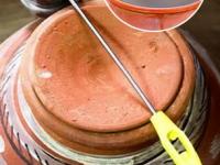 फ्रिजपेक्षा माठातील पाणी जास्त वेळ थंडगार राहण्यासाठी, चमचाभर मीठ करेल जादू - मिठाच्या ७ भन्नाट ट्रिक्स... - Marathi News | 7 Salt Techniques To Keep Your Pot Water Cool In Summer Matka Water Cooling Tips 7 Amazing Tips to Keep Your Water Cool in an Earthen Pot | Latest sakhi Photos at Lokmat.com