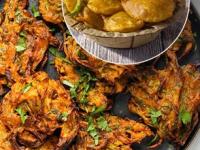 ५ प्रकारची भजी खा मस्त, कांदा बटाटा भजी -चमचमीत पार्टीच जशी घरच्याघरी - Marathi News | Eat 5 types of Pakoda, a party-like delight at home | Latest sakhi Photos at Lokmat.com