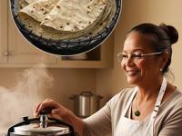 शिळ्या पोळ्या कुकरमध्ये ठेवा आणि जादू पाहा! १ मिनिटांत होतील ताज्या पोळीसारख्या गरमागरम - Marathi News | how to reheat basi roti in pressure cooker to make it hot and fresh, cooking tips about basi chapati | Latest sakhi Photos at Lokmat.com