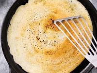 डोसे घालताना करुन पाहा बर्फाची ‘ही’ भन्नाट युक्ती, डोसे चिकटणार नाही-तुटणार नाहीत - Marathi News | how to make perfect crispy dosa, cooking tips for making dosa, Why does my dosa stick to the pan? how to prevent dosa from sticking pan | Latest sakhi Photos at Lokmat.com