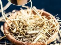 मूठभर वाळा देतो उन्हाळ्यात गारवा! वाळ्याचे अनोखे ७ उपयोग, स्वस्त, सुगंधी व आरोग्यदायी... - Marathi News | Vetiver A Cool Blessing in Hot Summer What is the magical use of vetiver Beat the heat with khus Traditional and Medicinal Uses of Vetiver | Latest sakhi Photos at Lokmat.com