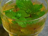 दारी तुळस हिरवीगार, मग लांब राहतील किरकोळ आजार! पाहा तुळशीचं पाणी पिण्याचे फायदे - Marathi News | See the benefits of drinking basil water, illnesses will stay away! | Latest sakhi Photos at Lokmat.com