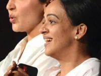 आरसीबीची मॅच पहायला अनुष्का शर्माच्या शेजारी बसलेली ‘ती’ कोण? ऋषभ पंतला का म्हणाली स्टुपिड? - Marathi News | Who is the woman next to Anushka Sharma during last night's IPL match | Latest sakhi Photos at Lokmat.com