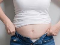 जीन्स घातल्यावर ढेरी दिसते? ५ स्टायलिंग टिप्स - सुटलेलं पोट अजिबात दिसणार नाही... - Marathi News | How to Hide Belly Fat in Jeans Easy Tips to Look Fabulous 5 GENIUS Ways to Hide Belly Fat Instantly in Jeans How To Wear Jeans If You Have a Belly Fat | Latest sakhi Photos at Lokmat.com