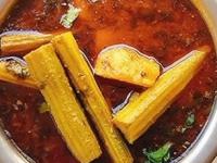 गडबडीत भाजीमध्ये खूपच तेल घातलं? तवंग काढून भाजीतलं तेल कमी करण्यासाठी २ खास उपाय - Marathi News | what to do if sabji becomes too much oily, how to remove extra oil from sabji | Latest sakhi Photos at Lokmat.com