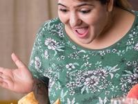 चमचमीत खायला आवडतं पण पावसाळ्यात थांबा; छोटासा निष्काळजीपणा अन् आजारांना आमंत्रण - Marathi News | foods to avoid in rainy season for your fitness | Latest sakhi Photos at Lokmat.com