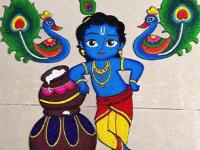 Janmashtami Rangoli : गोकुळाष्टमीला दारासमोर काढा सुबक-सोपी रांगोळी, पाहा १० डिजाइन्स-उत्सवाची वाढेल शोभा - Marathi News | Janmashtami Special Rangoli : Simple rangolis in front of the door on Gokulashtami; 10 designs, | Latest sakhi Photos at Lokmat.com