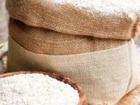 पिठाला जाळं लागतं-पोरकिडेही दिसतात? डब्यात ठेवा १ पदार्थ, पीठ टिकेल अनेक महिने - Marathi News | Flour Spoiled Quickly From Moisture Adopt This Tricks To Protect Flour | Latest sakhi Photos at Lokmat.com