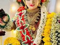 गौरींच्या पूजेसाठी पाहा फुलांच्या हारांचे सुंदर प्रकार, यावर्षी ट्रेंडिंग असलेले खास डिझाईन्स - Marathi News | flower haar or flower mala for jyeshtha kanishtha gauri, flower mala designs for gauri and ganpati | Latest sakhi Photos at Lokmat.com