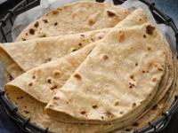 चपात्या केल्या की लगेच कडक होतात? डब्यात हा एक पदार्थ ठेवा; २ दिवस मऊ राहतील चपात्या - Marathi News | How To Make Roti Soft For Long Time Soft Chapati Hacks Secret to Making Super Soft Chapati | Latest sakhi Photos at Lokmat.com