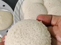 इडल्या मऊ-हलक्या होण्यासाठी वापरा हॉटेलमध्ये केली जाणारी 'ही' खास ट्रिक, परफेक्ट होतील इडल्या - Marathi News | How To Make Soft Idli With 5 Basic Tips : Spongy Idli Batter With Idli Batter With Pro Tips | Latest sakhi Photos at Lokmat.com