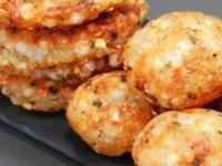 Navratri 2025 : साबुदाणा वडे खूप तेल पितात? ७ टिप्स, कुरकुरीत-कमी तेलकट-परफेक्ट होतील वडे - Marathi News | Navratri 2025: How To Make Sabudana Vada Less Oily And Crunchy Cooking Hacks | Latest sakhi Photos at Lokmat.com