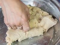 चपात्या वातड होतात? कणीक मळताना लक्षात ठेवा ५ ट्रिक्स, ४८ तास मऊ राहतील चपात्या - Marathi News | How To Maker Soft Chapati : Use 5 tricks while kneading the dough, chapatis will remain soft for 48 hours | Latest sakhi Photos at Lokmat.com