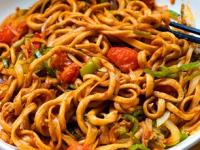 २०० रुपये प्लेट, रंगात बरबटलेलं चायनिज खाता? घरी करता येतील असे ५ देसी चायनिज पदार्थ, खा मनसोक्त - Marathi News | Eating Chinese food that costs Rs 200 on a plate? try 5 desi Chinese dishes that you can make at home | Latest sakhi Photos at Lokmat.com