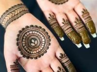 Karwa Chauth 2025 : हातावर काढा सोप्या सर्कल मेहंदी डिजाइन्स; १० सुंदर नक्षी-हात दिसतील देखणे - Marathi News | Karwa Chauth 2025 Circle Mehndi Design Simple : 10 Easy Mehndi designs Circle Mehndi Design | Latest sakhi Photos at Lokmat.com